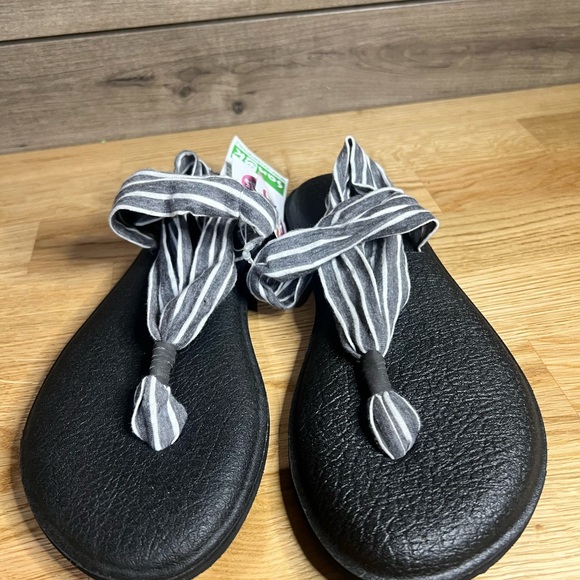 Sanuk Yoga Sandals Flip Flops Women's size 7 - Picture 1 of 6